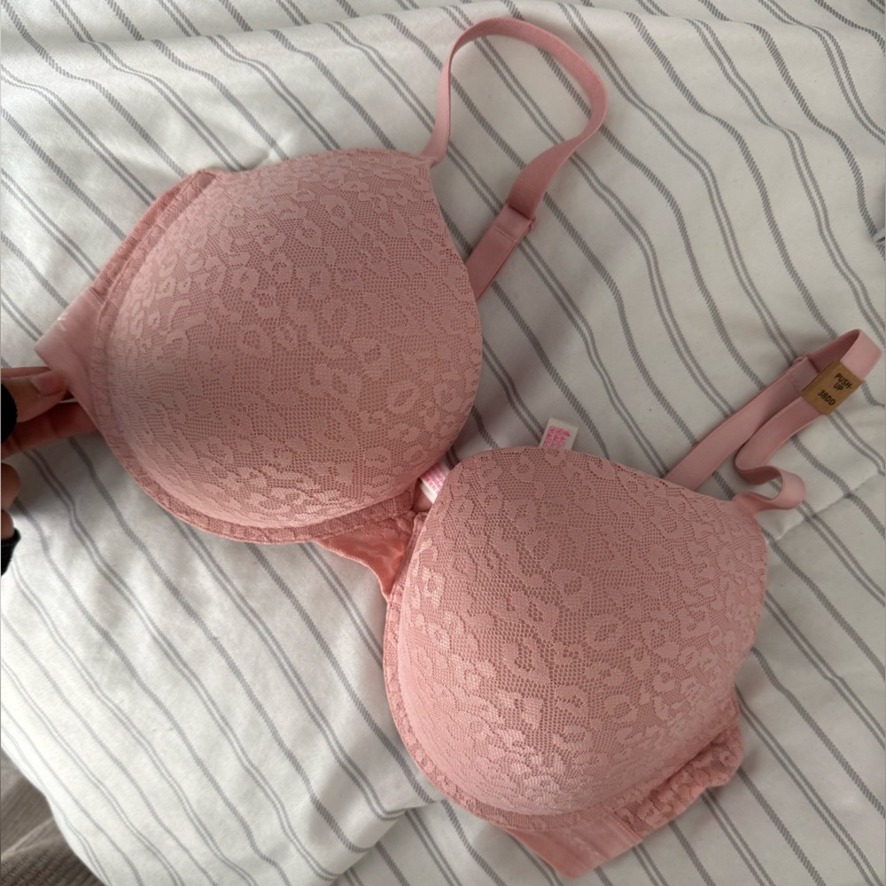 NWOT Victoria Secret Love Pink Wear Everywhere Push Up Bra 38DD